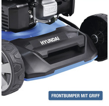 Detailansicht eines Rasenmähers mit Frontstoßstange und Griff von Hyundai