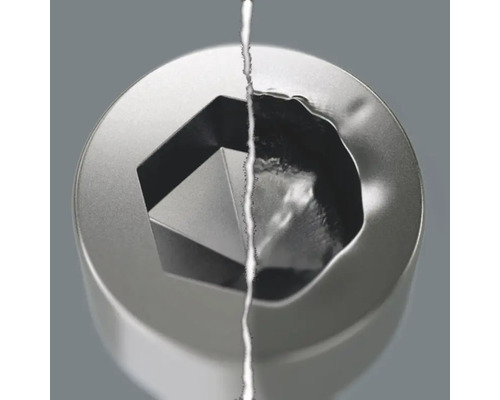 Detailaufnahme eines Steckschlüsseleinsatzes mit Sechskantprofil