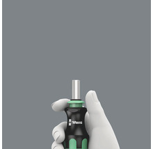 Wera Logo Schraubendreher mit kurzem Schaft in der Hand