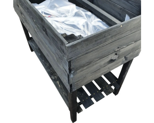 Hochbeet aus Holz mit Ablagefläche
