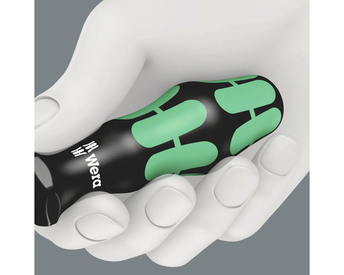 Schraubendreher mit Wera Logo in Hand