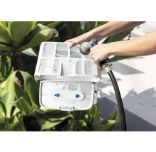 Reinigung eines Poolreinigers mit einem Wasserschlauch