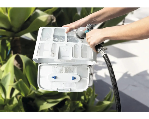 Reinigung eines Poolreinigers mit einem Wasserschlauch