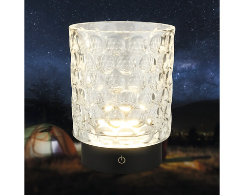 Dekorative Glasleuchte mit Dimpeleffekt und Nachtlandschaft im Hintergrund