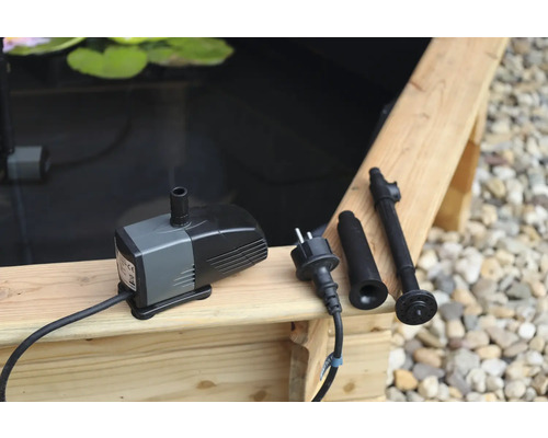 Gartenteich mit Teichpumpe und Zubehör