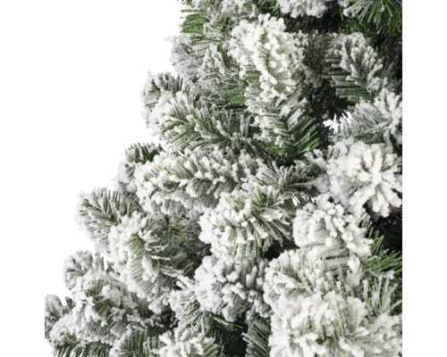Nahaufnahme eines künstlichen, schneebedeckten Weihnachtsbaums
