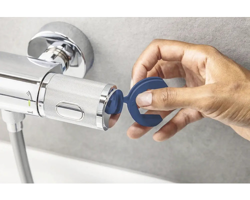 Hand montiert Drosselbegrenzer an Thermostatbatterie