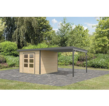 Holzgartenhaus mit Carport auf gepflastertem Untergrund