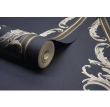 Tapetenrolle mit floralem Muster