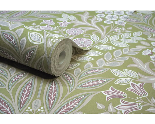 Tapetenrolle mit floralem Muster auf grünem Grund