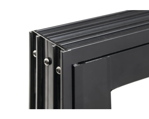 Detailansicht eines schwarzen Aluminiumfensterrahmens mit Schrauben