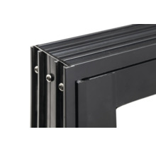 Detailansicht eines schwarzen Aluminiumprofils mit Schrauben