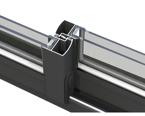 Detailansicht eines Aluminium-Schiebetürrahmens mit Glasfüllung