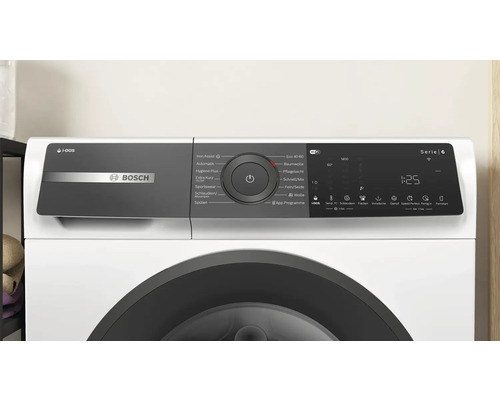 Detailansicht einer Waschmaschine der Serie 6 von Bosch mit Bedienfeld und Programmauswahl