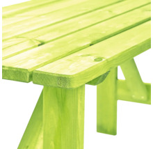 Detailansicht eines Gartentisches aus Holz