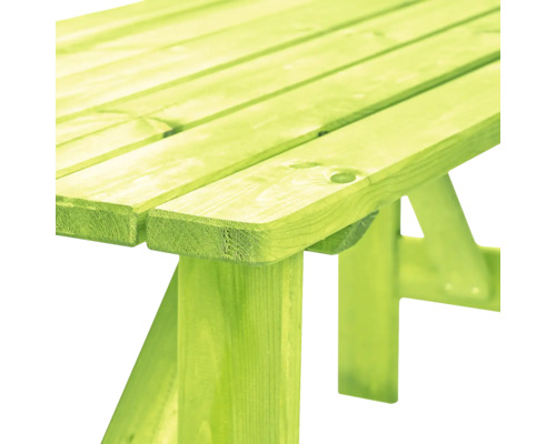 Detailansicht eines Gartentisches aus Holz