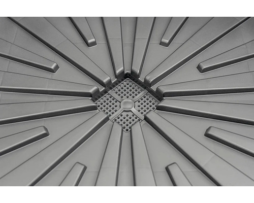 Detailaufnahme einer Duschwanne mit Ablauf