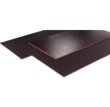 Mehrere Siebdruckplatten aus Holz im Detail