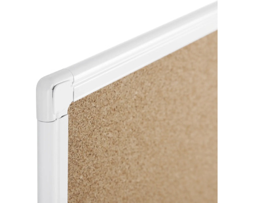 Detailansicht einer Korktafel mit Rahmen