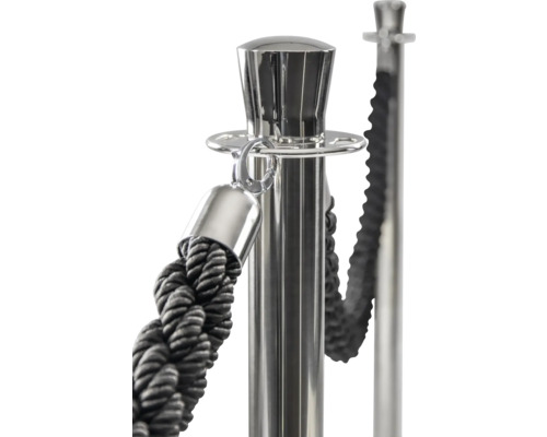 Absperrpfosten aus Metall mit Kordel