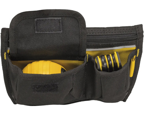 Werkzeugtasche mit Zollstock und Schraubenschlüssel