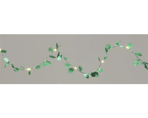 Lichterkette mit Stechpalmenblättern