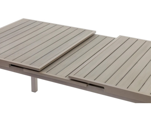 Ausziehbarer Gartentisch mit Holzlatten