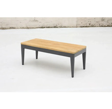 Holzbank mit Metallgestell für den Garten