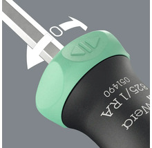 Detailansicht eines Schraubendrehers mit Ratschenfunktion und Pfeilmarkierung