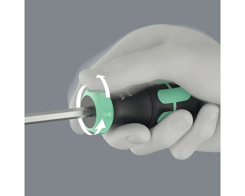 Nahaufnahme eines Schraubendrehers mit Drehbewegungspfeilen