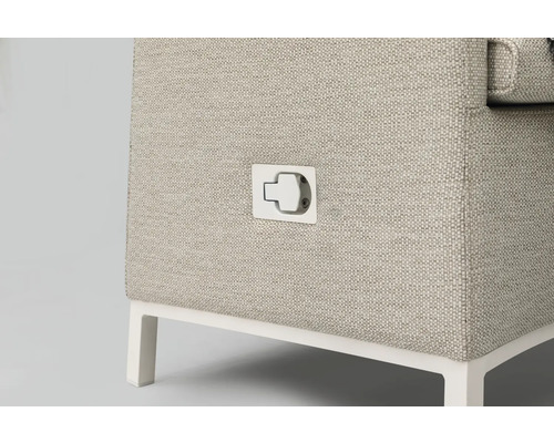 Detailansicht eines Möbelstücks mit Bezug und Klappgriff