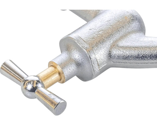 Wasserhahn aus Metall mit Kreuzgriff