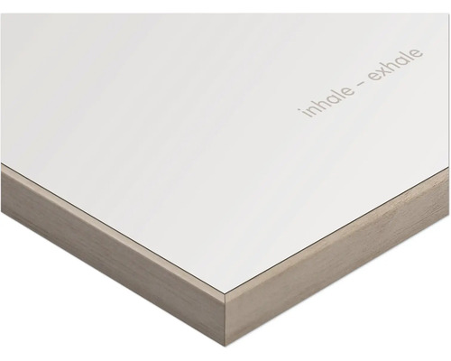 Dekorplatte mit Holzrahmen und dem Aufdruck Atmen.