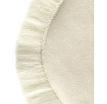 Detailaufnahme eines runden Teppichs mit Zierfransen