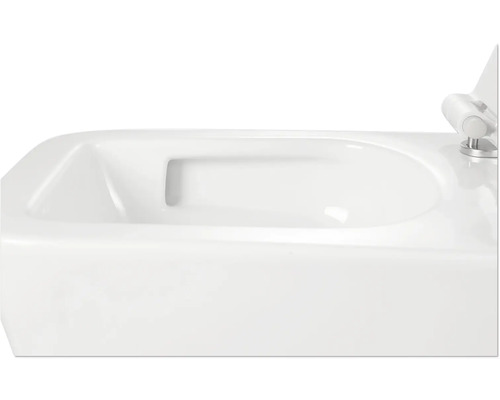 Detailansicht eines weißen Wand-WCs mit Toilettendeckel