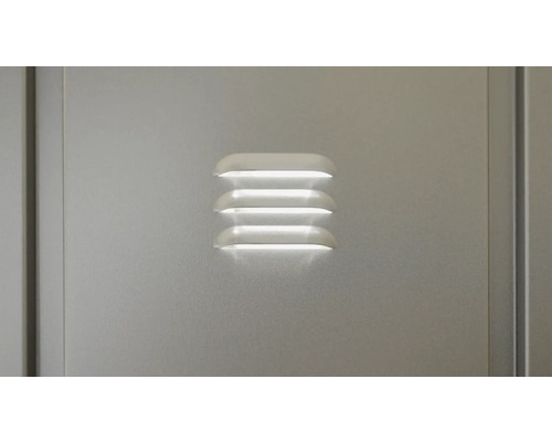 Detailansicht der Belüftungsschlitze eines Schranks