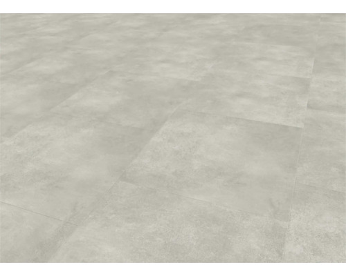 Verlegte Bodenfliesen mit Betonoptik