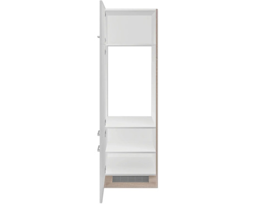 Offener Küchenschrank mit Regalböden