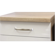 Detailaufnahme eines Schranks mit Schubladen und Griff