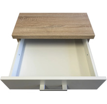 Geöffnete Schublade aus Holz und Kunststoff