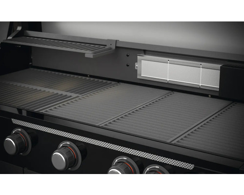 Detailansicht eines Gasgrills mit Grillrosten, Warmhalterost und Infrarotbrenner