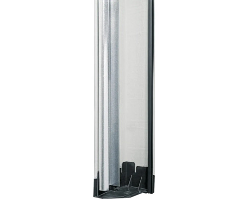 Detailansicht eines Duschkabinenprofils aus Metall mit Glas