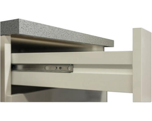 Detailansicht eines offenen Schubladenelements mit Auszugsschienen