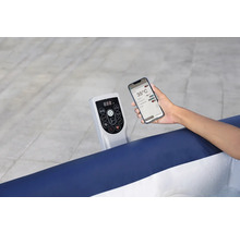 Aufblasbarer Whirlpool mit Bedienfeld und Smartphone-App zur Temperaturregelung.