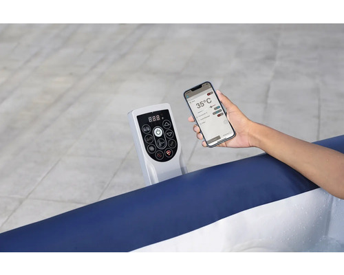 Aufblasbarer Whirlpool mit Bedienfeld und Smartphone-App zur Temperaturregelung.