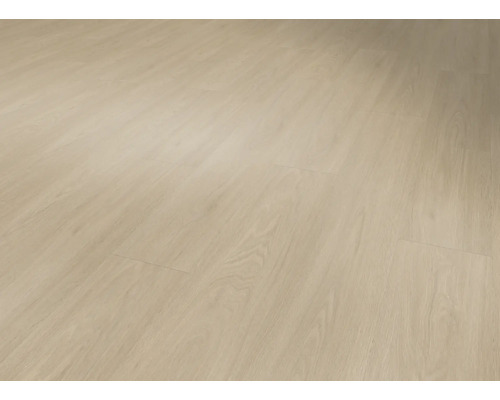 Verlegter Laminatboden in Holzoptik.