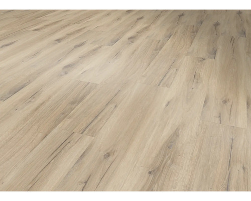 Verlegter Laminatboden in Holzoptik.