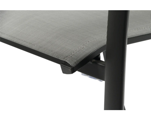 Detailansicht eines Gartenmöbels mit Textilbespannung