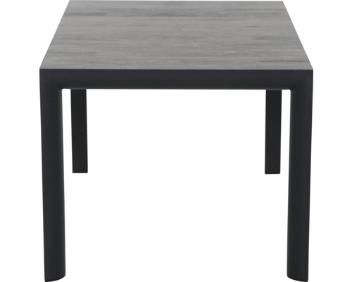 Quadratischer Gartentisch mit Tischplatte in Steinoptik und dunklem Gestell.