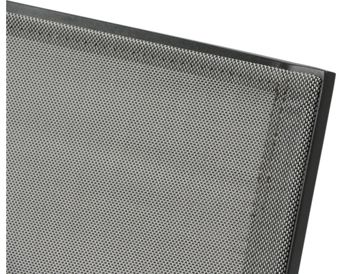 Detailansicht eines Möbelstücks mit einem Netzgewebe und einem Rahmen